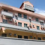1 City Hotel
