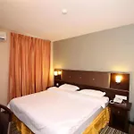 1 City Hotel