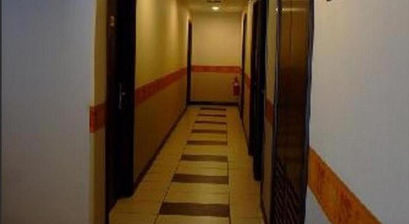 Hotel 1 *