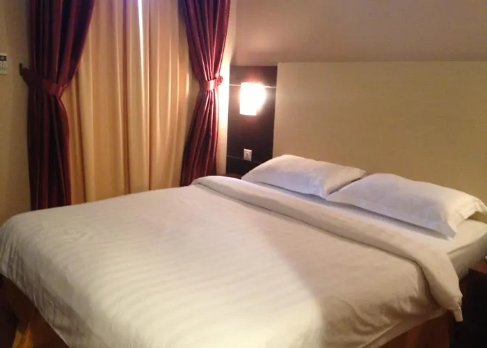 1 City Hotel