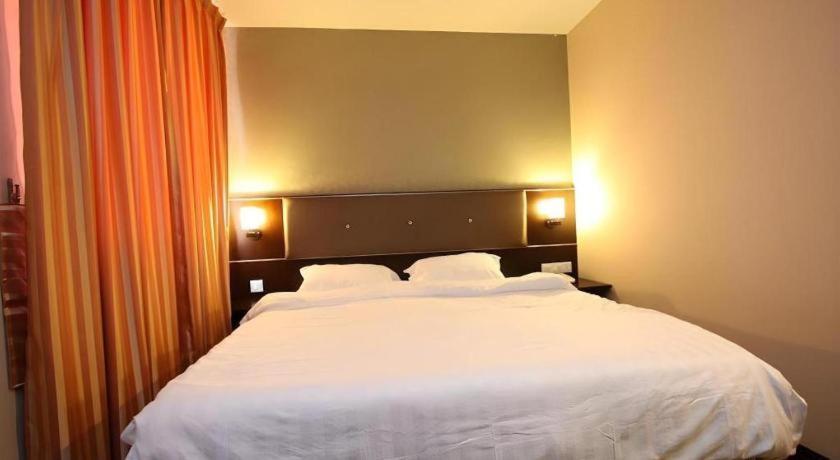 1 Hotel