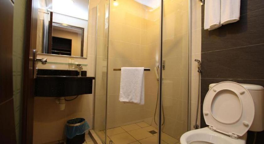 1 Hotel *
