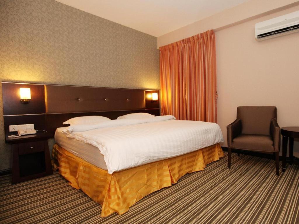 1 Hotel